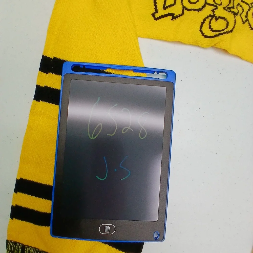 Lansing Lugnuts‎ Scarf Yellow Black Stripes Logo Fringe Knit Fan Gear